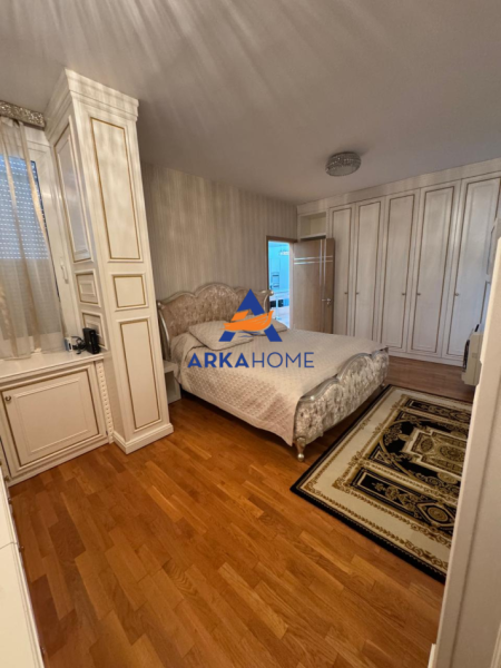 JEPET APARTAMENT ME QERA 2+1+2 BALLKONE TEK BLLOKU 2000 EURO