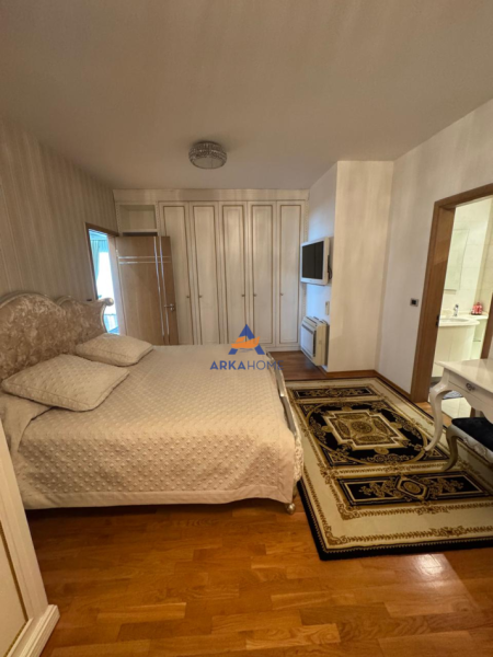 JEPET APARTAMENT ME QERA 2+1+2 BALLKONE TEK BLLOKU 2000 EURO
