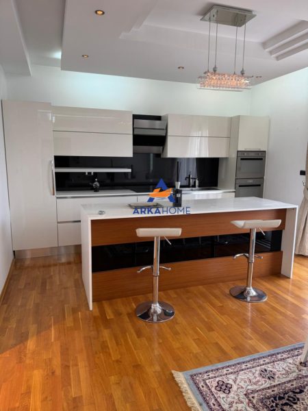 JEPET APARTAMENT ME QERA 2+1+2 BALLKONE TEK BLLOKU 2000 EURO