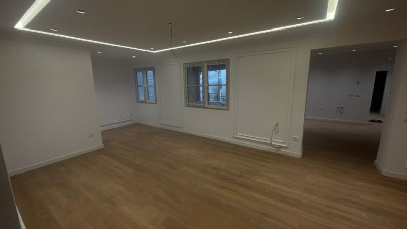 Tirane, jepet me qera zyre Kati 1, 145 m² 1.300 € (Shkolla e Baletit)