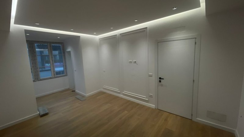 Tirane, jepet me qera zyre Kati 1, 145 m² 1.300 € (Shkolla e Baletit)