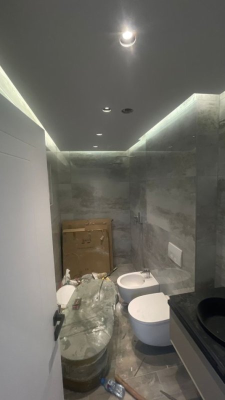 Tirane, jepet me qera zyre Kati 1, 145 m² 1.300 € (Shkolla e Baletit)