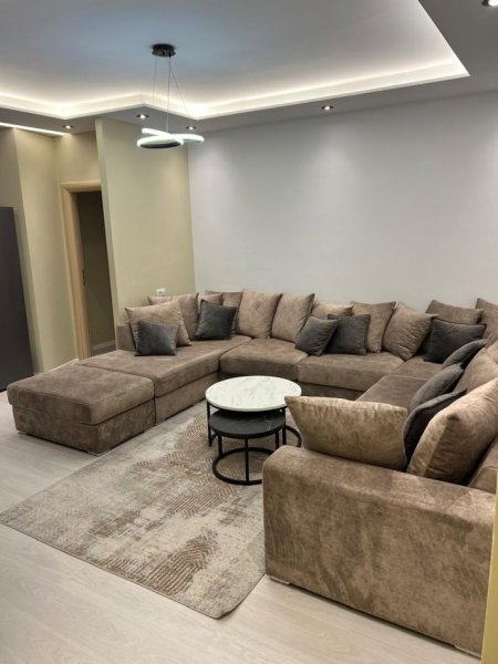 Tirane, jepet me qera apartament 2+1+Ballkon Kati 2, 110 m² 600 €
