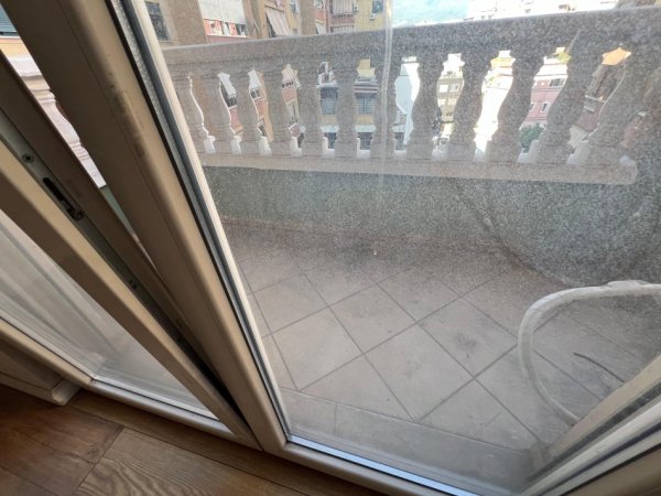 Tirane, jepet me qera ambjent biznesi Kati 5, 100 m² 800 € (QENDER)