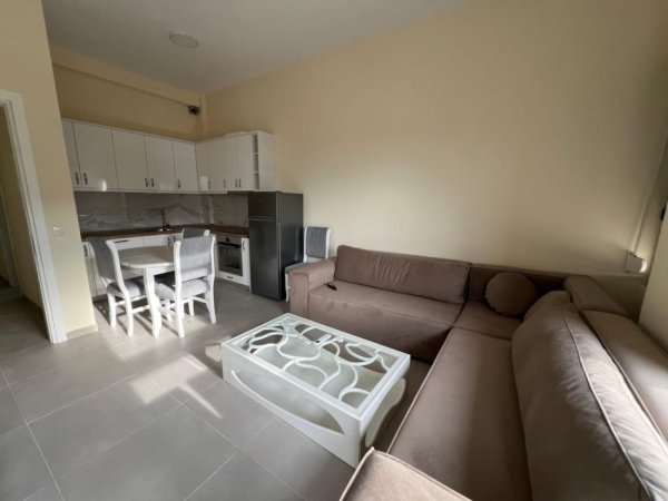 Tirane, jepet me qera 2+1+2 +Ballkon Kati 1, 90 m² 500 €