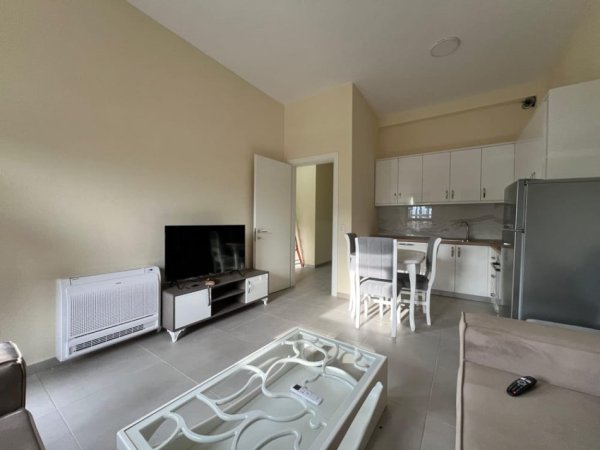 Tirane, jepet me qera 2+1+2 +Ballkon Kati 1, 90 m² 500 €