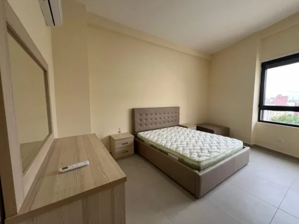 Tirane, jepet me qera 2+1+2 +Ballkon Kati 1, 90 m² 500 €