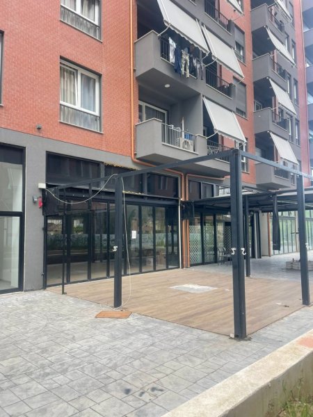 Tirane, jepet me qera ambjent biznesi Kati 1, 95 m² 800 € (rrugen &quot;5 Maj&quot; Njesia Adminstrative Nr.8)