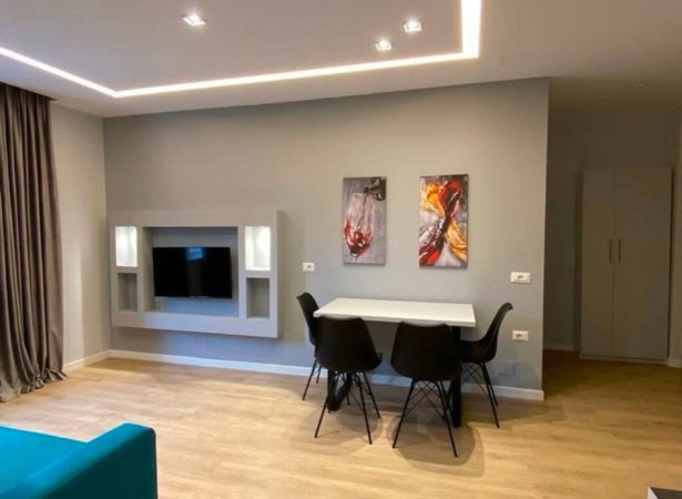 Tirane, jepet me qera apartament 2+1+Ballkon Kati 1, 70 m² 600 € (21 Dhjetori)