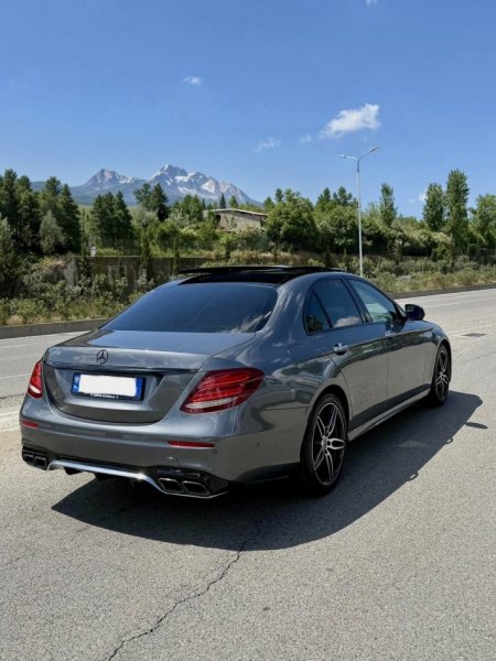 Shqiperi, shes makine Mercedes Benz E-class 350d Nafte, gri e erret automatik Klima 105.000 km 1 €