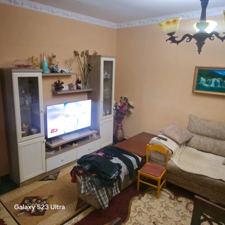 Tirane, shitet apartament 2+1+Ballkon Kati 4, 71 m² 115.000 € (Rruga Xhanfize Keko)
