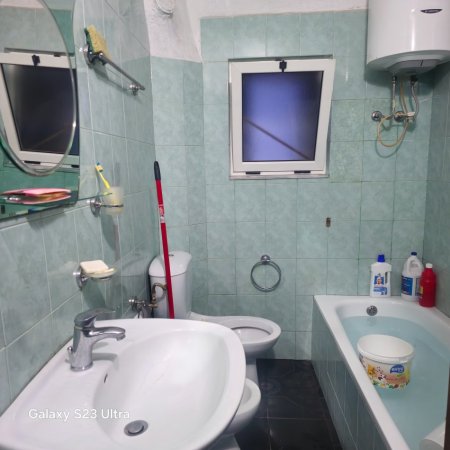 Tirane, shitet apartament 2+1+Ballkon Kati 4, 71 m² 115.000 € (Rruga Xhanfize Keko)