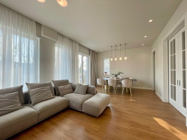 Tirane, jepet me qera Vile 3 Katshe , 330 m² 4.000 € (Teg-Collina Verde)