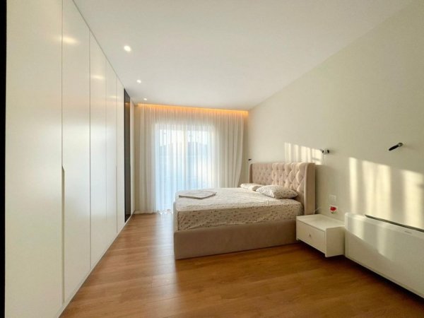 Tirane, jepet me qera Vile 3 Katshe , 330 m² 4.000 € (Teg-Collina Verde)