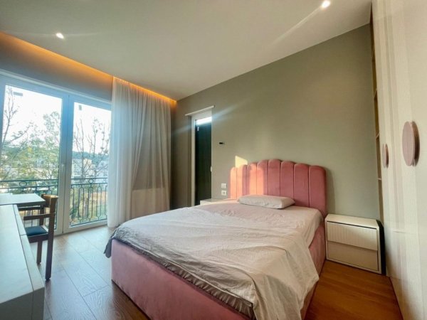 Tirane, jepet me qera Vile 3 Katshe , 330 m² 4.000 € (Teg-Collina Verde)