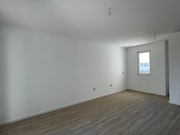 Tirane, shitet apartament 2+1+Ballkon Kati 2, 124 m² 125.000 € (Univers City)