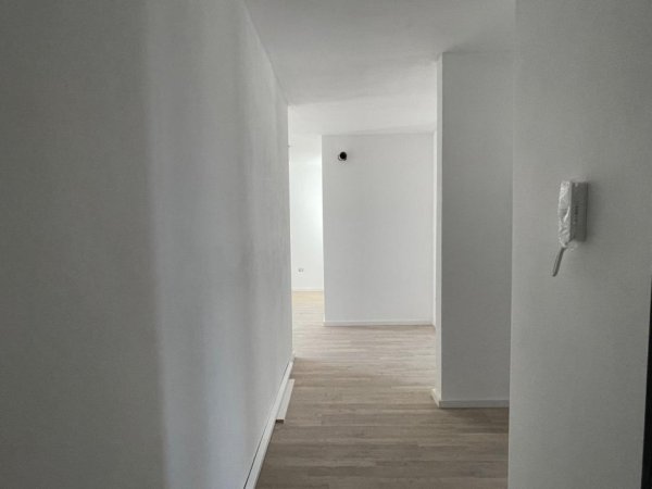 Tirane, shitet apartament 2+1+Ballkon Kati 2, 124 m² 125.000 € (Univers City)