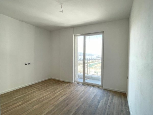 Tirane, shitet apartament 2+1+Ballkon Kati 2, 124 m² 125.000 € (Univers City)