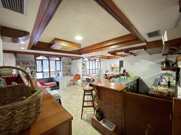 Tirane, jepet me qera Kati 1, 100 m² 800 € (Rruga e Elbasanit, Fakultetit i gjuheve te huaja)