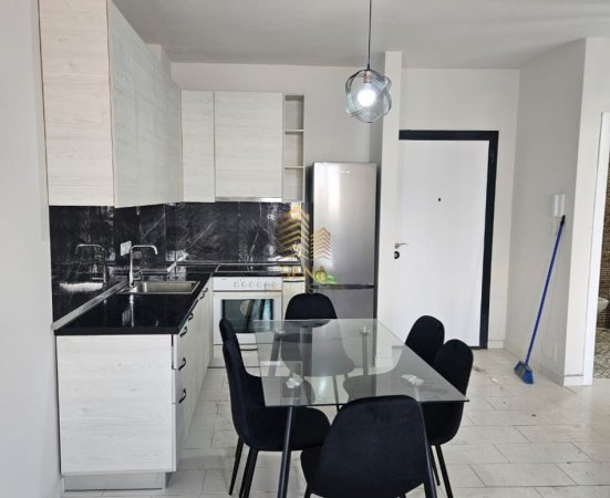 Tirane, jepet me qera apartament 1+1+Ballkon Kati 11, 70 m² 450 € (Rruga Bedri Karapici)