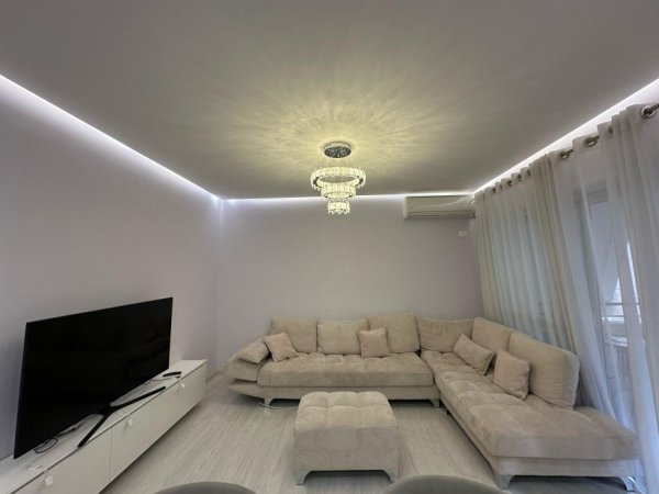 Tirane, jepet me qera 2+1+Ballkon Kati 1, 120 m² 800 € (Kopshti zoologjik)