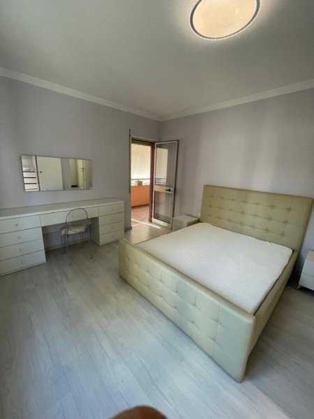 Tirane, jepet me qera 2+1+Ballkon Kati 1, 120 m² 800 € (Kopshti zoologjik)