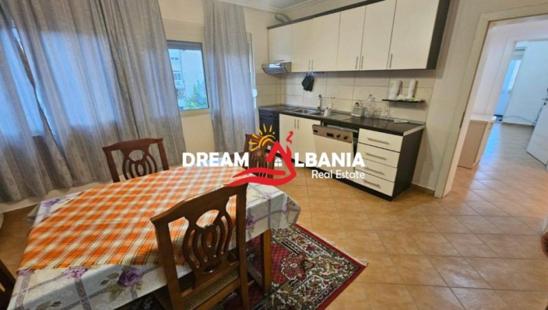 Tirane, jepet me qera apartament 2+1+Aneks+Ballkon Kati 3, 130 m² 600 € (STADIUMI DINAMO)