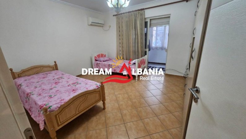 Tirane, jepet me qera apartament 2+1+Aneks+Ballkon Kati 3, 130 m² 600 € (STADIUMI DINAMO)