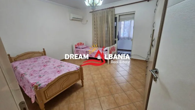 Tirane, jepet me qera apartament 2+1+Aneks+Ballkon Kati 3, 130 m² 600 € (STADIUMI DINAMO)