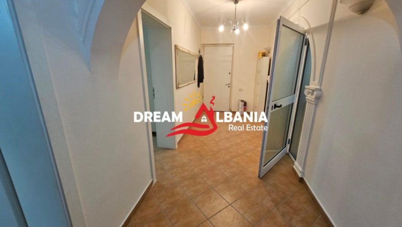 Tirane, jepet me qera apartament 2+1+Aneks+Ballkon Kati 3, 130 m² 600 € (STADIUMI DINAMO)