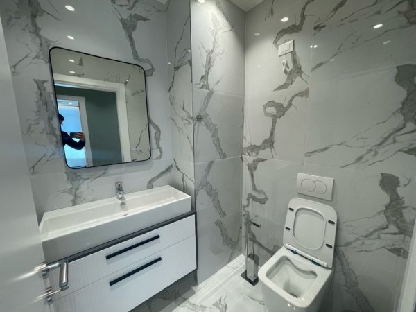 Tirane, jepet me qera Zyre,  Kati 6, 100 m² 1.400 € (Lake View, Liqeni Artificial)