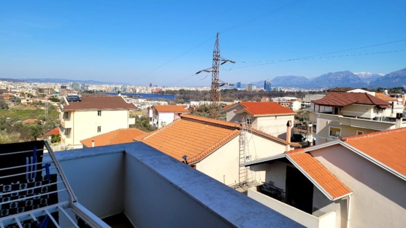 Tirane, jepet me qera apartament 1+1+Ballkon Kati 1, 55 m² 280 € (Sauk i Vjeter)