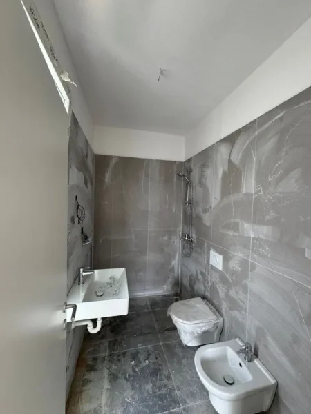 Tirane, shitet apartament 2+1+Ballkon Kati 6, 92 m² 92.000 € (Univers City Okazion 1000€/m2 Gati Per Banim)