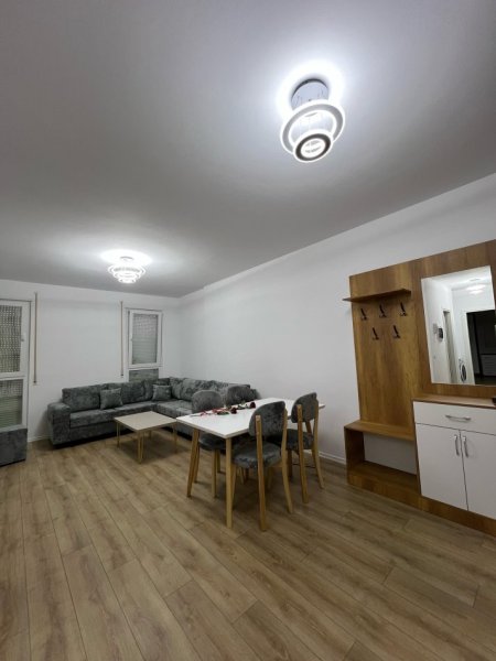 Tirane, jepet me qera apartament 2+1+Ballkon Kati 3, 94 m² 450 € (Univers City I sapomobiluar)