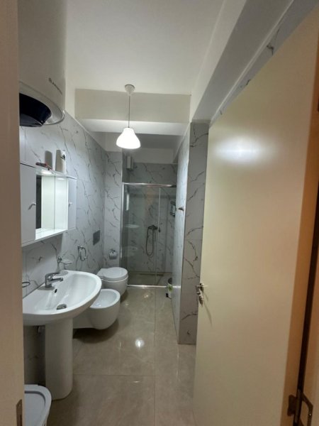 Tirane, jepet me qera apartament 1+1+Ballkon Kati 6, 65 m² 600 € (Myslym Shyri)