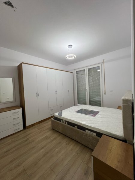 Tirane, jepet me qera apartament 2+1+Ballkon Kati 3, 94 m² 450 € (Univers City I sapomobiluar)