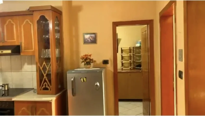 Tirane, jepet me qera apartament 2+1+Aneks+Ballkon Kati 3, 72 m² 500 € (Rr. Bardhyl)