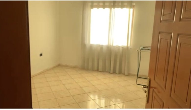 Tirane, jepet me qera apartament 2+1+Aneks+Ballkon Kati 3, 72 m² 500 € (Rr. Bardhyl)