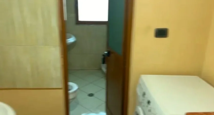 Tirane, jepet me qera apartament 2+1+Aneks+Ballkon Kati 3, 72 m² 500 € (Rr. Bardhyl)