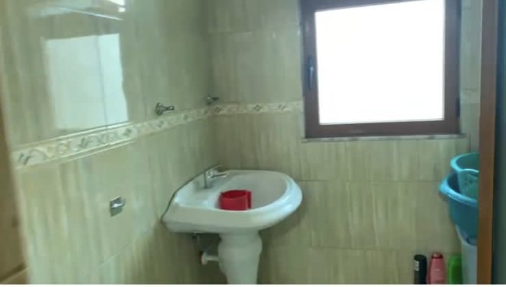 Tirane, jepet me qera apartament 2+1+Aneks+Ballkon Kati 3, 72 m² 500 € (Rr. Bardhyl)