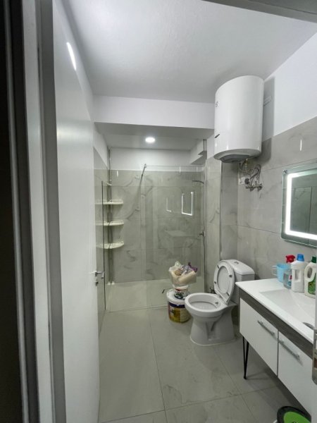 Tirane, jap me qera apartament 2+1 Kati 1, 85 m² 700 € (Zogu i Zi)