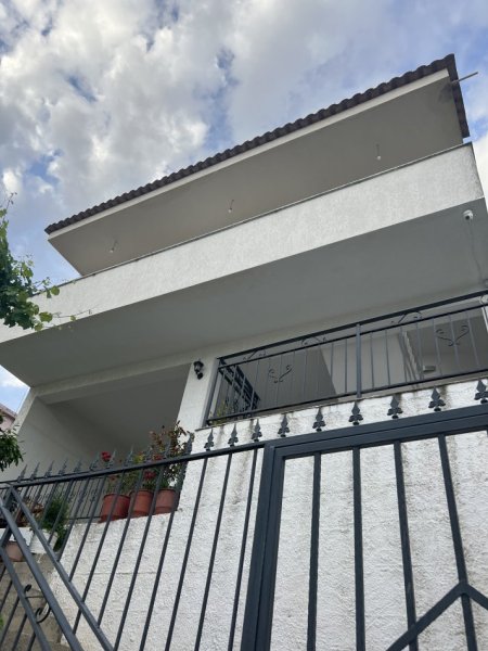 Tirane, jepet me qera shtepi 2+1+Aneks+Ballkon Kati 1, 135 m² 400 € (Ali Shefqeti)