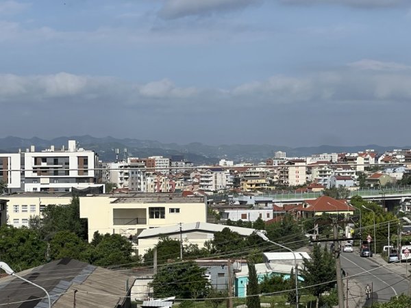 Tirane, jepet me qera shtepi 2+1+Aneks+Ballkon Kati 1, 135 m² 400 € (Ali Shefqeti)