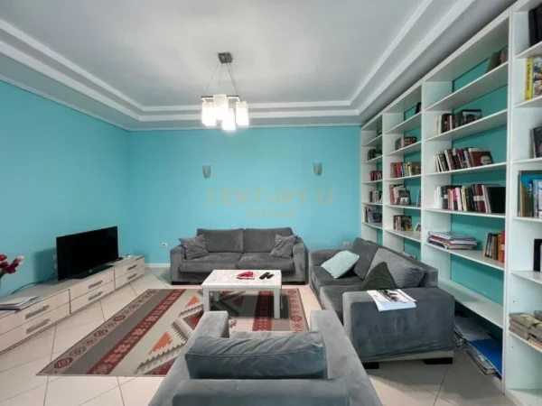 Tirane, jap me qera apartament Kati 2, 120 m² 600 € (Pazari i Ri)