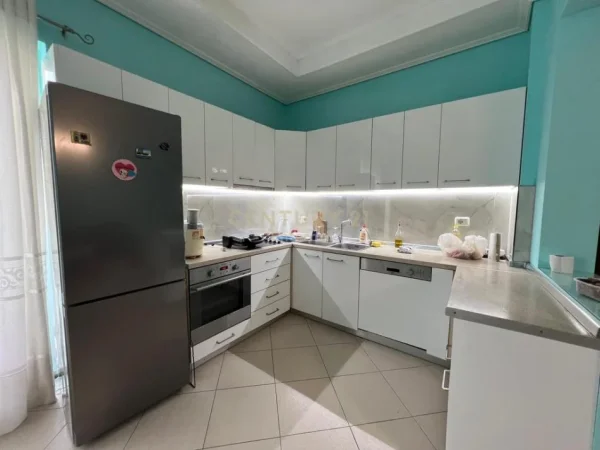 Tirane, jap me qera apartament Kati 2, 120 m² 600 € (Pazari i Ri)