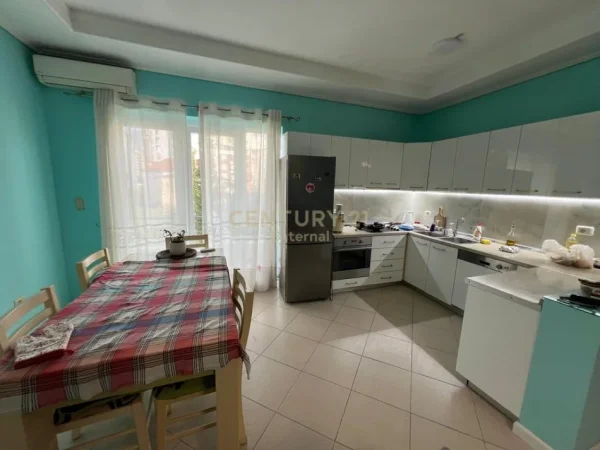 Tirane, jap me qera apartament Kati 2, 120 m² 600 € (Pazari i Ri)