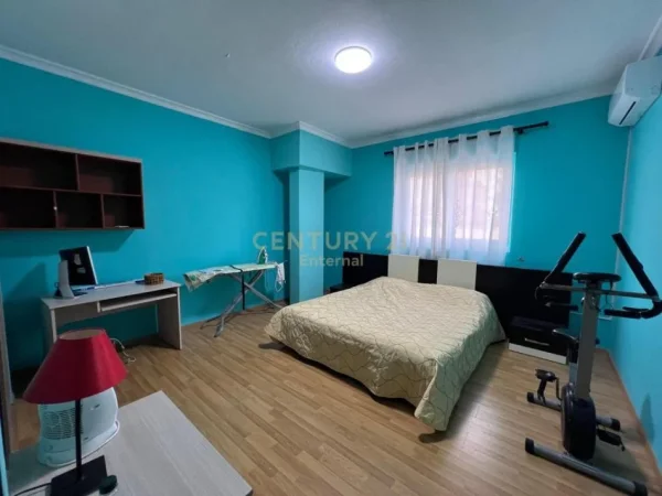 Tirane, jap me qera apartament Kati 2, 120 m² 600 € (Pazari i Ri)