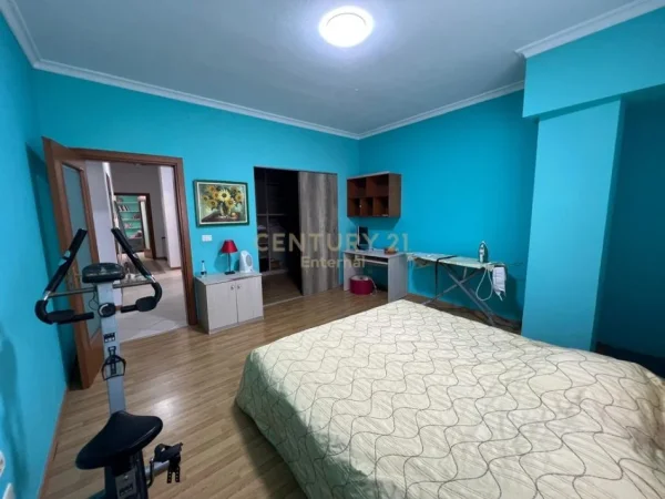 Tirane, jap me qera apartament Kati 2, 120 m² 600 € (Pazari i Ri)