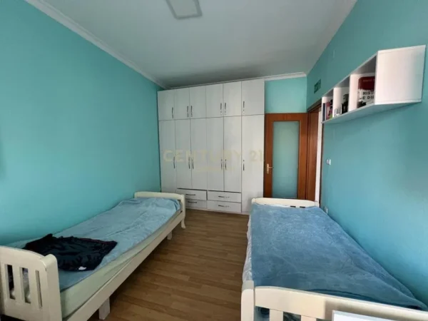 Tirane, jap me qera apartament Kati 2, 120 m² 600 € (Pazari i Ri)