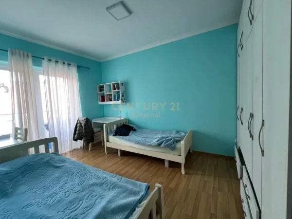 Tirane, jap me qera apartament Kati 2, 120 m² 600 € (Pazari i Ri)